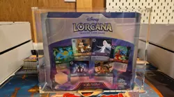 Disney Lorcana D100 Gift Set Rise of the Floodborn Collectors Edition Sealed - Image 1