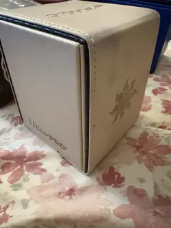 Ultra PRO White Mana Flip Commander Deck Box - MP (ink, see pics) - Image 2