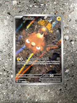 Pokemon TCG Cards Stunfisk 202/191 Surging Sparks Illustration Rare NM-M - Image 1