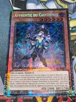 CARTE Yu Gi Oh APPRENTIE DU CAUCHEMAR MP25-FR004 STARLIGHT 1ere edition - Image 1