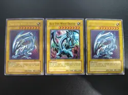 3x Blue-Eyes White Dragon SDK-E001/SKE-001 Ultra Rare Yugioh Bundle Playset - Image 1