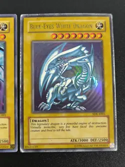 3x Blue-Eyes White Dragon SDK-E001/SKE-001 Ultra Rare Yugioh Bundle Playset - Image 3
