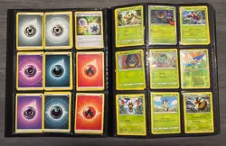 Pokemon TCG Binder Collection 700+ Assorted Cards - Image 3