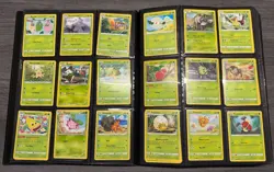 Pokemon TCG Binder Collection 700+ Assorted Cards - Image 4