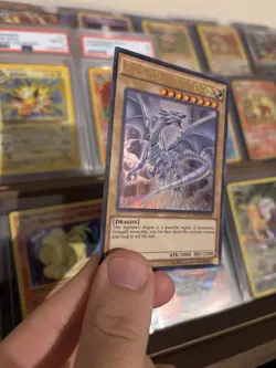 YUGIOH Ultra Rare Blue-Eyes White Dragon MVP1-EN055 1st Edition - GRADABLE - Image 3