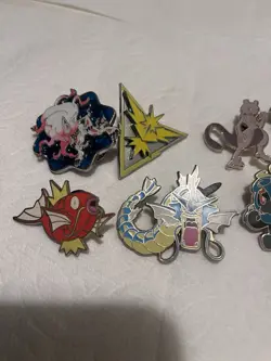 Pokemon Pins lot of 8 - Image 3