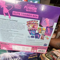 Pokemon TCG Sword & Shield Fusion Strike Elite Trainer Box Mew EN 2021 - Image 4