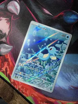 Horsea 067/064 Illustration Rare Scarlet & Violet Shrouded Fable Pokemon TCG NM - Image 3