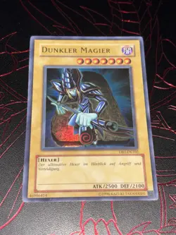 Yu-Gi-Oh Dunkler Magier Ultra Rare DB1-DE102 - Image 1