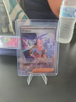 Pokemon TCG Drayton 244/191 SV08 Surging Sparks Illustration Rare Holo Trainer - Image 1