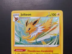 Pokemon - Jolteon 047/185 Cosmos Alternate Holo Promo Vivid Voltage - Image 2