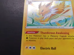 Pokemon - Jolteon 047/185 Cosmos Alternate Holo Promo Vivid Voltage - Image 4