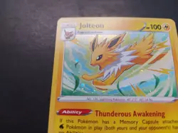 Pokemon - Jolteon 047/185 Cosmos Alternate Holo Promo Vivid Voltage - Image 5