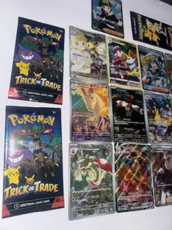 LOT Of 17 POKEMON CARDS AND 5 Unopened Halloween Packs - Image 2