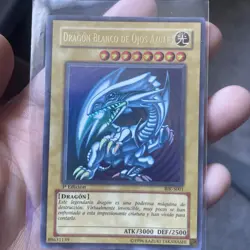 YuGiOh *SPANISH* Blue-Eyes White Dragon 1st Edition BIK-S001 Lightly Played - Image 1
