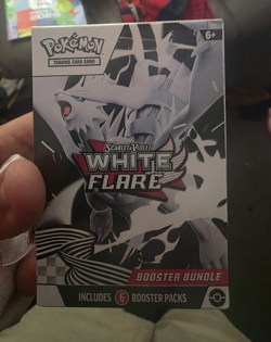 Pokemon TCG Scarlet & Violet—White Flare Booster Bundle (6 Packs), English - Image 1