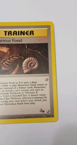 Pokemon Fossil Mysterious Fossil 62/62 1st Edition Trainer - Image 4