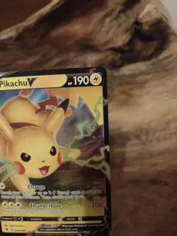 Pikachu V Ultra Rare - 043/185 Vivid Voltage - Pokemon TCG - Mint/NM - Image 4