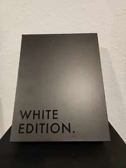 Vault X White Edition 4-Pocket Exo-Tec Zip Binder - 160 Cards - New - Image 1