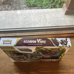 Pokemon TCG Kleavor VStar Special Collection Box 2023 UNOPENED Trading Card Game - Image 2