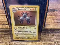 Pokemon TCG Magneton Base Set Holo Unlimited Rare Card 9/102 - Image 1