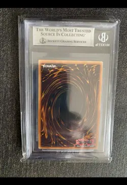 Yugioh BLMM-EN001 BGS 8.5 Blue Eyes White Dragon Starlight Rare - Image 2