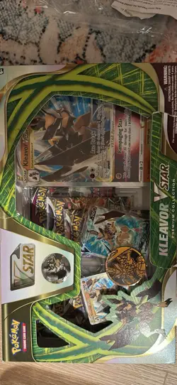 Pokemon TCG: Kleavor VSTAR Premium Collection box.. 820650851254 - Image 1