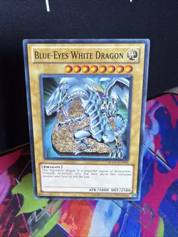 Blue-Eyes White Dragon SDDC-EN004 Dragons Collide Unlimited Mint - Image 1