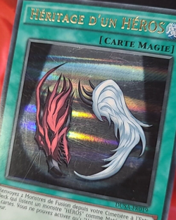 Yugioh Heritage d'un Heros 1st Ed. DUSA-FR019 Ultra Rare - Fr - Image 3