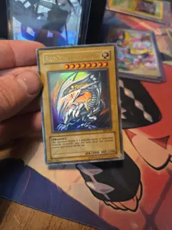 Yu-Gi-Oh! Blue-Eyes White Dragon SDK-001 Ultra Rare Holo DMG - Image 3