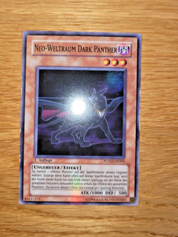 Yu-Gi-Oh! Neo-Weltraum Dark Panther POTD-DE005 Super Rare 1. Auflage Deutsch - Image 1