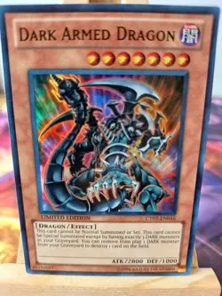 Finsterer Bewaffneter Drache CT07-EN016 Super Rare Englisch NM YUGIOH - Image 1