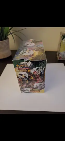 Pokemon Sword & Shield Evolving Skies Booster Box 36 Packs - Image 4
