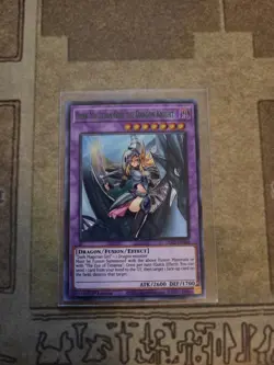 YUGIOH DARK MAGICIAN GIRL THE DRAGON KNIGHT DLCS-EN006 ULTRA 1ST ED NM GREEN - Image 1