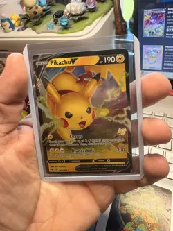 Pokemon TCG Vivid Voltage Pikachu V 043/185 Rare Full Art Holo - Image 3