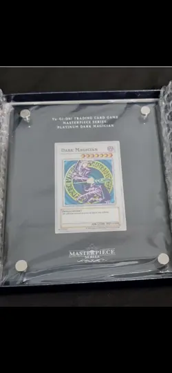 Yu-Gi-Oh! Masterpiece Series Platinum Dark Magician Silver EU Version - Image 2