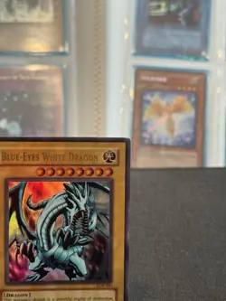 Yu-Gi-Oh! Blue-Eyes White Dragon #LOB-001 Unlimited Ultra Rare - Image 3