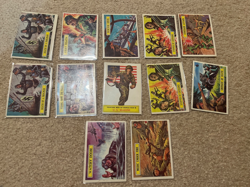 Lot of 12 Topps Battle Cards low grade - Image 1