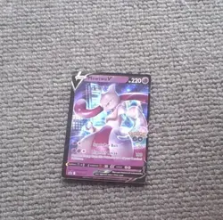 pokemon card , Mewtwo V excellent condition and no grading - Image 1
