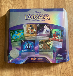 Disney Lorcana D100 Gift Set Collector Edition - Rise of the Floodborn - Sealed - Image 1