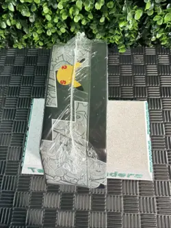 UPSIDE DOWN - Pokemon TCG 25th Anniversary Celebrations Tin Lance's Charizard V - Image 4