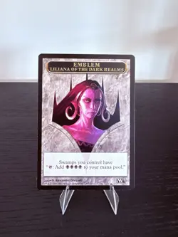 Emblem - Liliana of the Dark Realms [Magic 2013 (M13)] LP/MP - Magic - Image 1