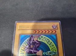 Yu-Gi-Oh! Dark Magician DDY-C006 Ultra Rare Moderately Played (FRENCH) - Image 2
