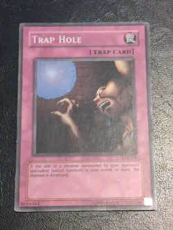 Yu-Gi-Oh! SUPER RARE HOLO CARD TRAP HOLE LOB-058 1996 VINTAGE PRINT LP - Image 1