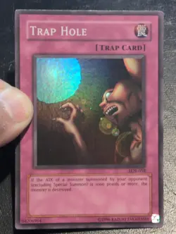 Yu-Gi-Oh! SUPER RARE HOLO CARD TRAP HOLE LOB-058 1996 VINTAGE PRINT LP - Image 3