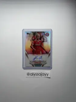 Topps FC Bayern Munich Team Set 2022/23 - Hanna Glas Autograph - Image 1