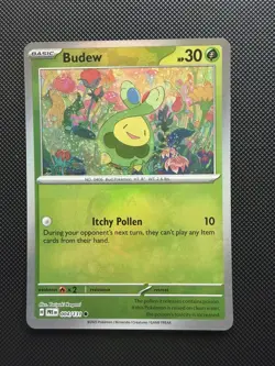 Pokemon Budew Masterball Reverse Prismatic Evolutions 004/131 NM - Image 1