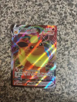 Pokemon TCG Flareon VMAX Evolving Skies 018/203 Holo Ultra Rare - Image 1