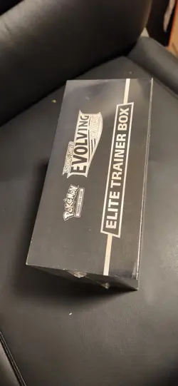 Pokemon Evolving Skies Elite Trainer Box ETB Sealed, Small Tear - Image 4