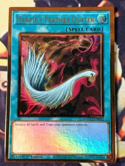 Yugioh: Harpie's Feather Duster - MAGO-EN042 - Gold Rare - 1st Edition - LP - Image 1